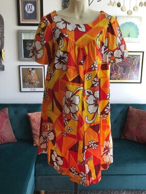 MADE IN HAWAII size XS VTG 60's 70's Hibiscus Hawaiian Floral Barkcloth Dress